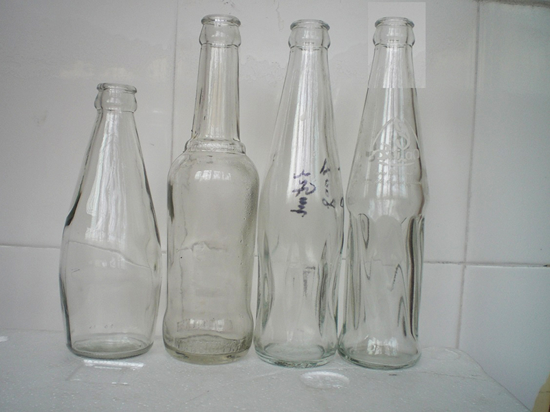 Beer bottle, carbonated beverage bottle, sparkling wine bottle