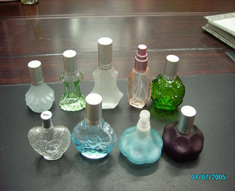 Perfume bottle cosmetics bottle